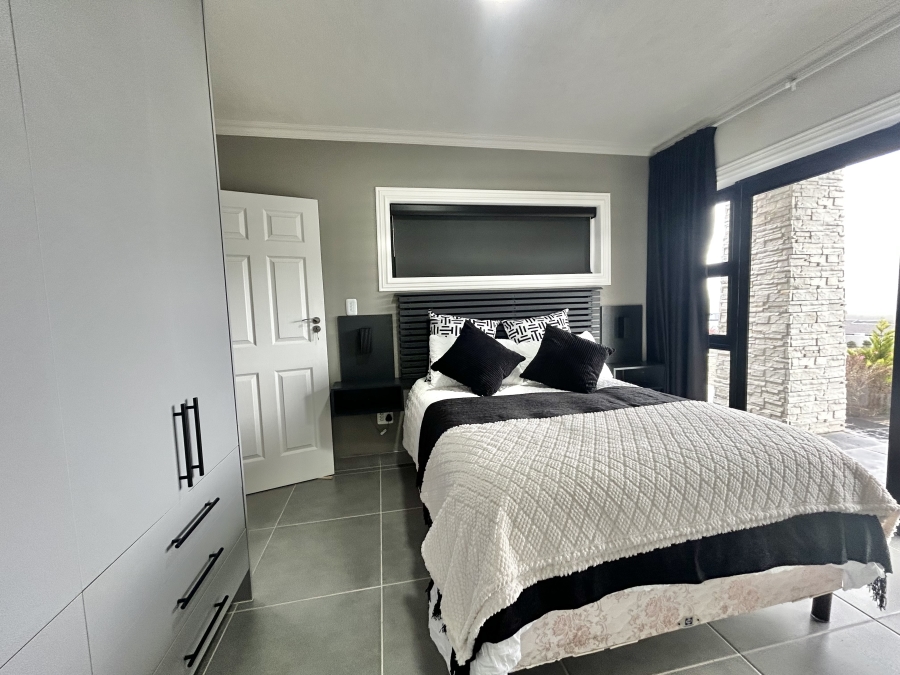 3 Bedroom Property for Sale in Wavecrest Eastern Cape
